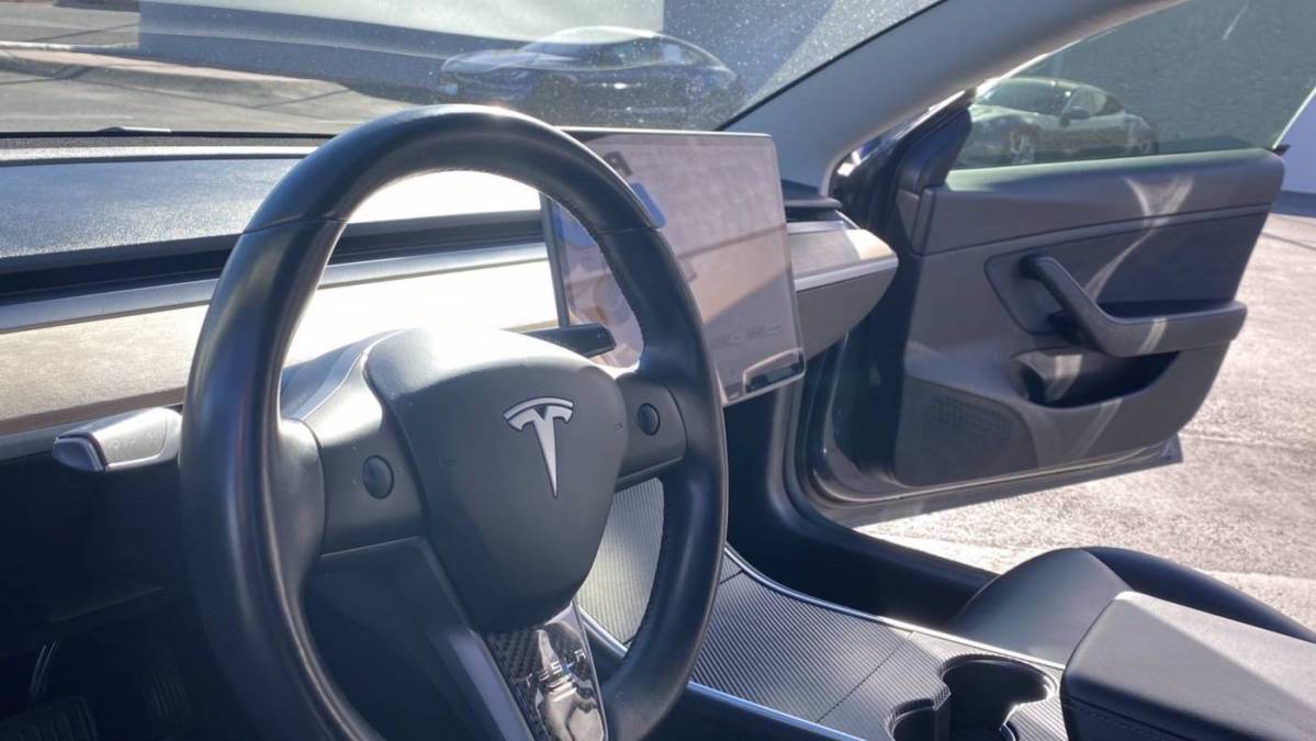 2018 Tesla Model 3 5YJ3E1EB7JF145764