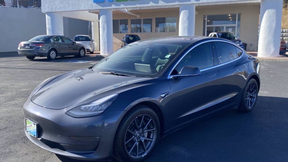 2018 Tesla Model 3 5YJ3E1EB7JF145764