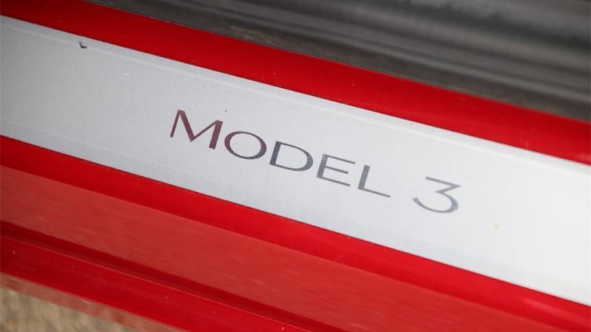 2018 Tesla Model 3 5YJ3E1EB3JF135216