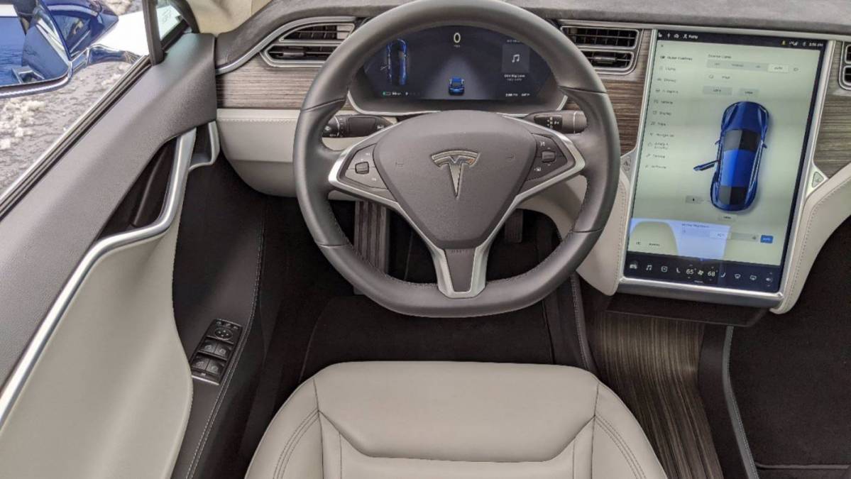 2015 Tesla Model S 5YJSA1S2XFF093629