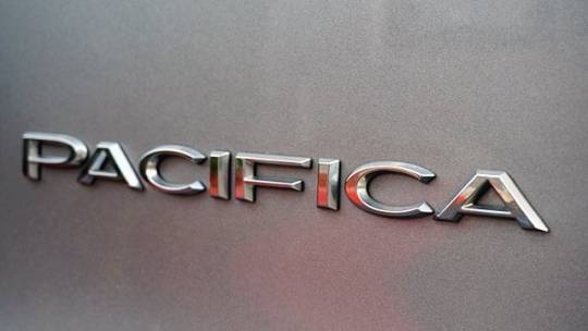 2018 Chrysler Pacifica Hybrid 2C4RC1N75JR230635