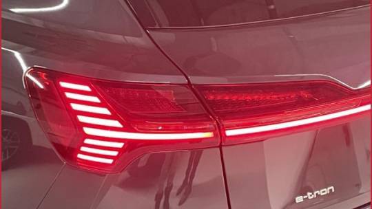 2019 Audi e-tron WA1LABGE2KB014880