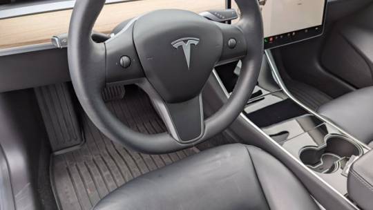 2019 Tesla Model 3 5YJ3E1EAXKF437952