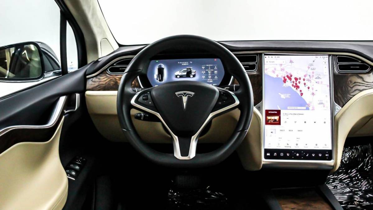 2017 Tesla Model X 5YJXCDE25HF054060