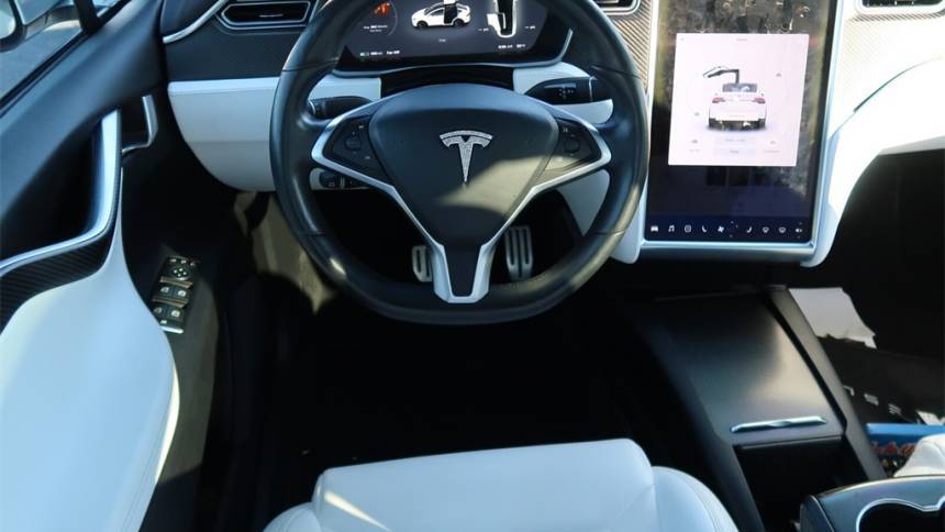 2017 Tesla Model X 5YJXCBE48HF051868