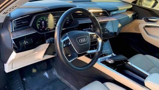 2019 Audi e-tron WA1VAAGE4KB020974