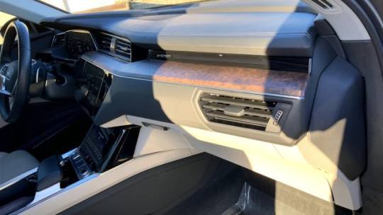 2019 Audi e-tron WA1VAAGE4KB020974
