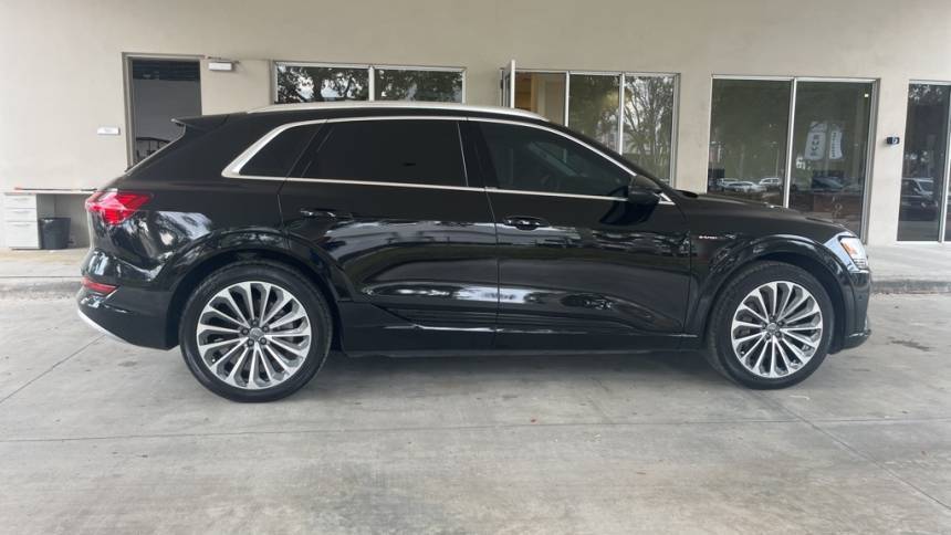 2019 Audi e-tron WA1VAAGE0KB014220