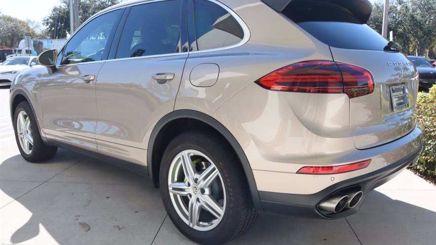 2018 Porsche Cayenne WP1AE2A21JLA72051