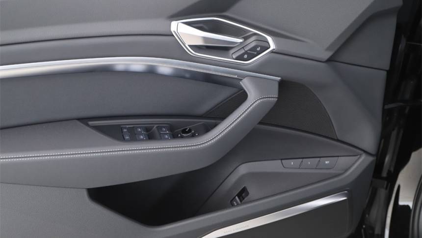 2021 Audi e-tron WA1LAAGE9MB002013