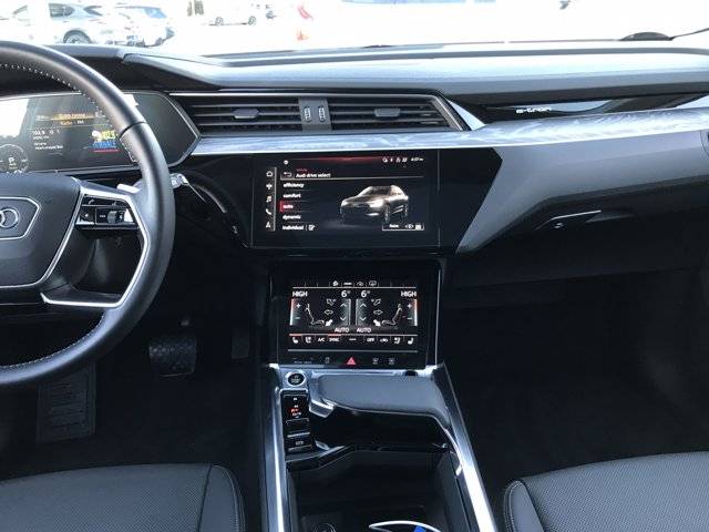 2021 Audi e-tron WA1LAAGE2MB005920