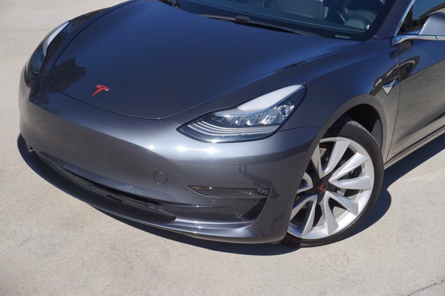 2018 Tesla Model 3 5YJ3E1EB9JF116475