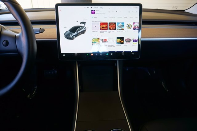 2018 Tesla Model 3 5YJ3E1EB9JF116475