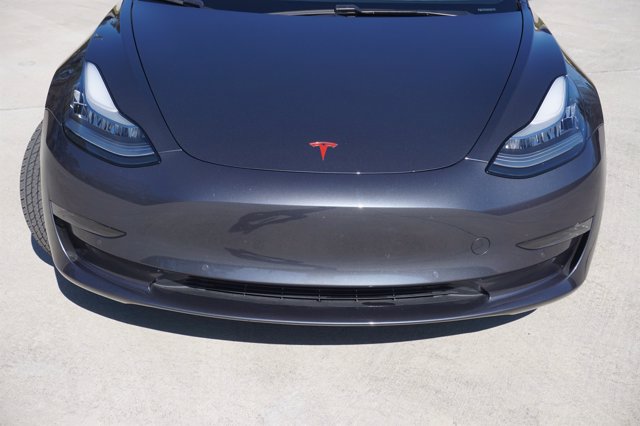 2018 Tesla Model 3 5YJ3E1EB9JF116475