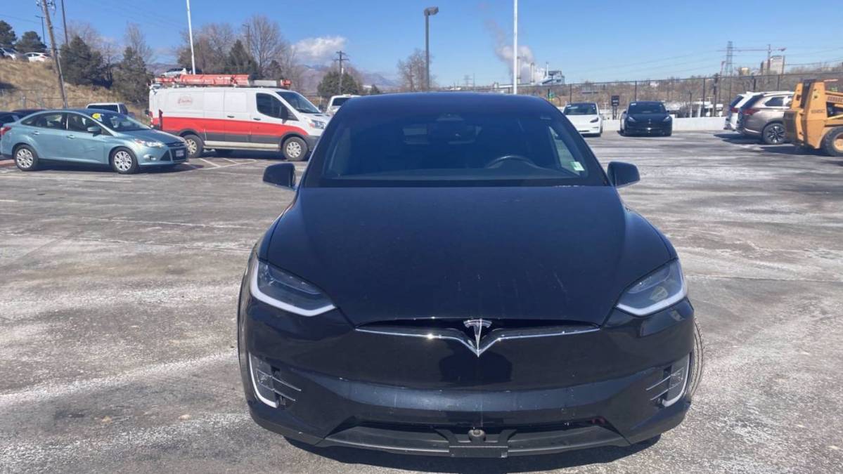 2017 Tesla Model X 5YJXCDE27HF055551