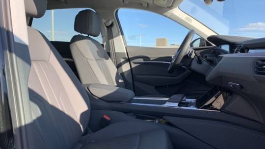 2019 Audi e-tron WA1LAAGE1KB021491