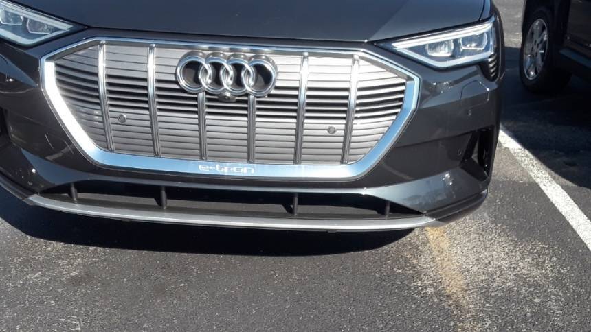 2019 Audi e-tron WA1VAAGE8KB023229