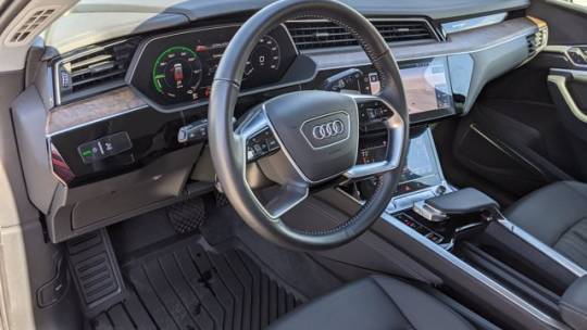 2019 Audi e-tron WA1LAAGE6KB024502
