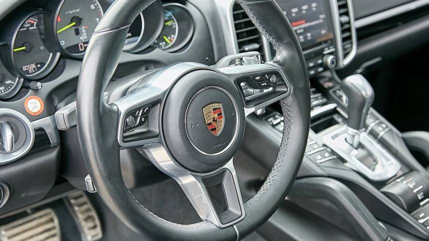 2017 Porsche Cayenne WP1AE2A24HLA71146