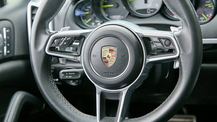 2017 Porsche Cayenne WP1AE2A24HLA71146