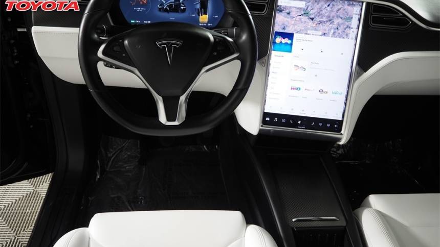 2018 Tesla Model X 5YJXCDE27JF087681