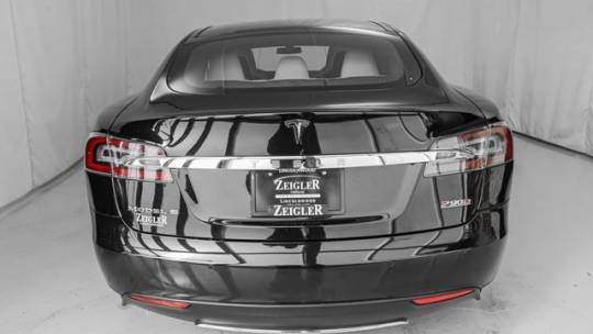 2016 Tesla Model S 5YJSA1E47GF133700