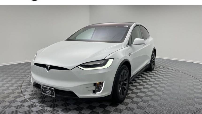 2018 Tesla Model X 5YJXCDE22JF136818