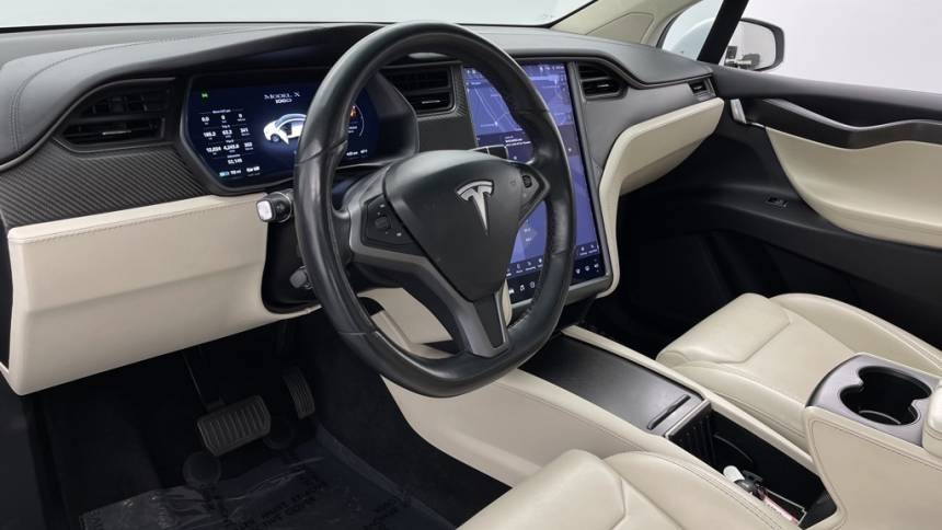 2018 Tesla Model X 5YJXCDE22JF136818