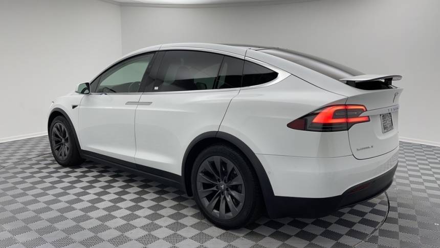 2018 Tesla Model X 5YJXCDE22JF136818