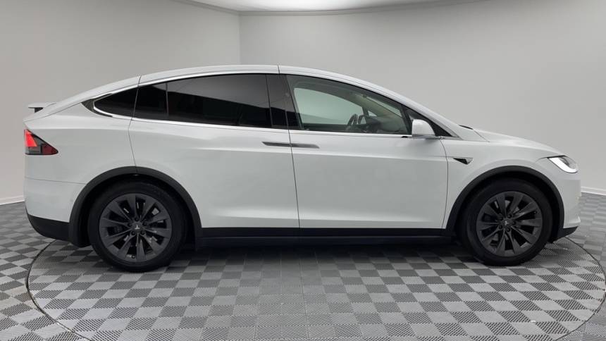 2018 Tesla Model X 5YJXCDE22JF136818