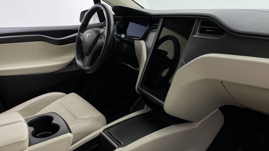 2018 Tesla Model X 5YJXCDE22JF136818