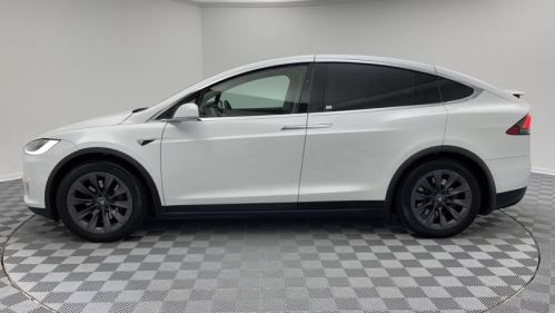 2018 Tesla Model X 5YJXCDE22JF136818