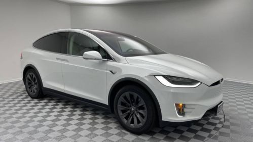 2018 Tesla Model X 5YJXCDE22JF136818