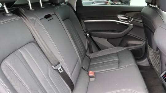 2019 Audi e-tron WA1LAAGE5KB022739