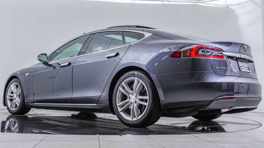 2016 Tesla Model S 5YJSA1E28GF129220