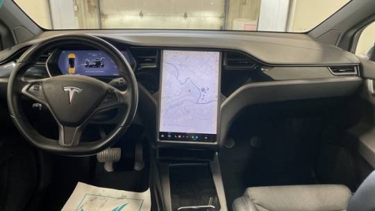 2018 Tesla Model X 5YJXCDE29JF101709