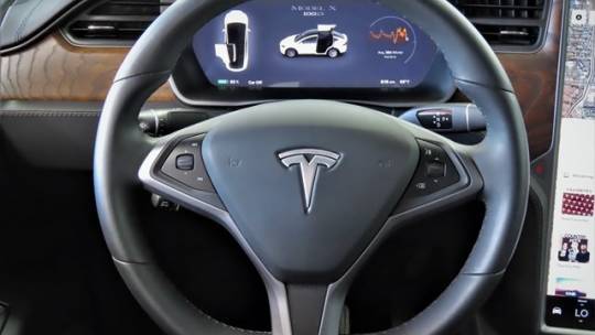 2018 Tesla Model X 5YJXCAE27JF142242
