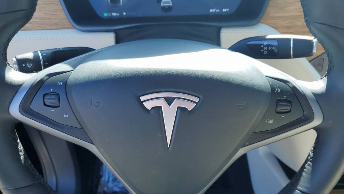 2018 Tesla Model X 5YJXCDE28JF127203