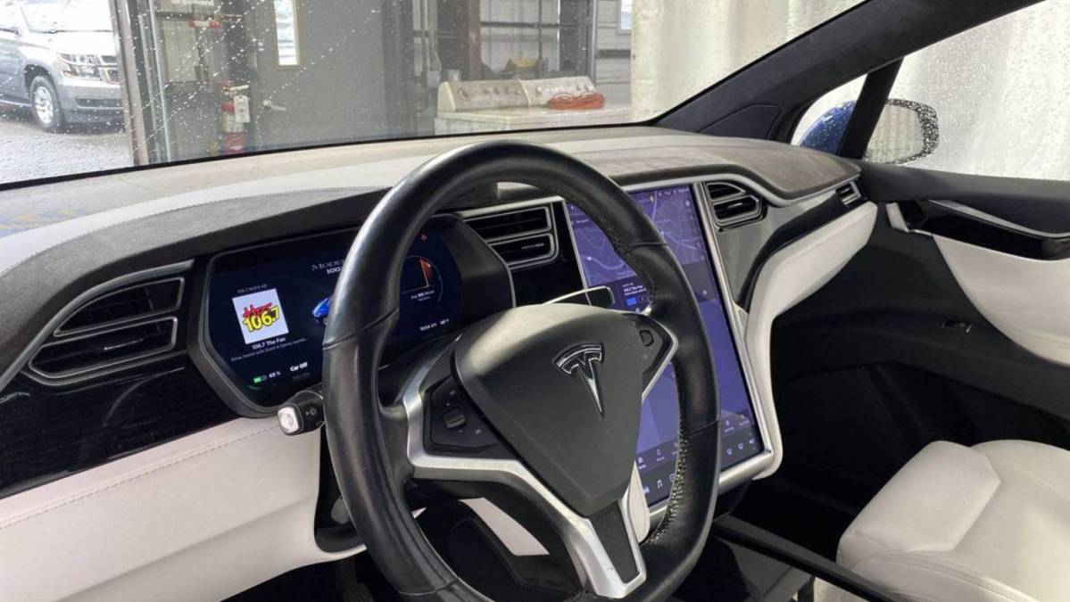 2017 Tesla Model X 5YJXCDE22HF048376