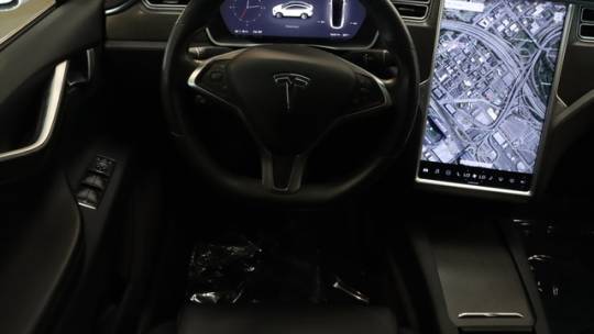 2017 Tesla Model X 5YJXCAE2XHF052755