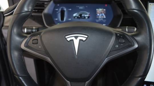 2018 Tesla Model X 5YJXCBE24JF100942