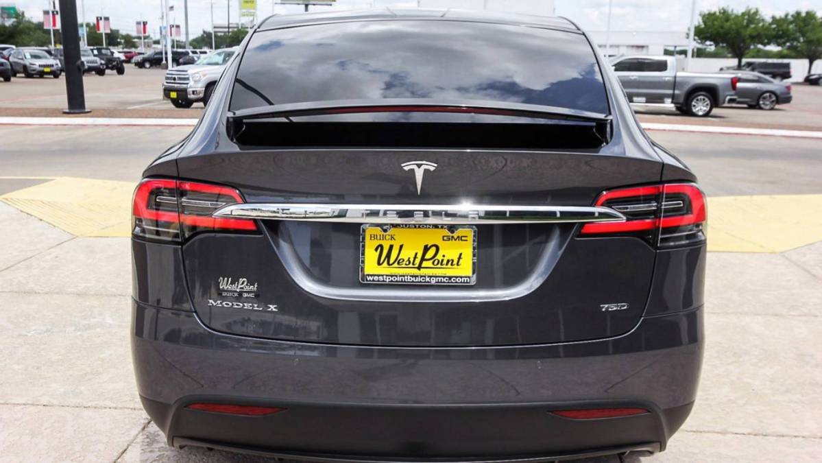 2018 Tesla Model X 5YJXCDE23JF132437