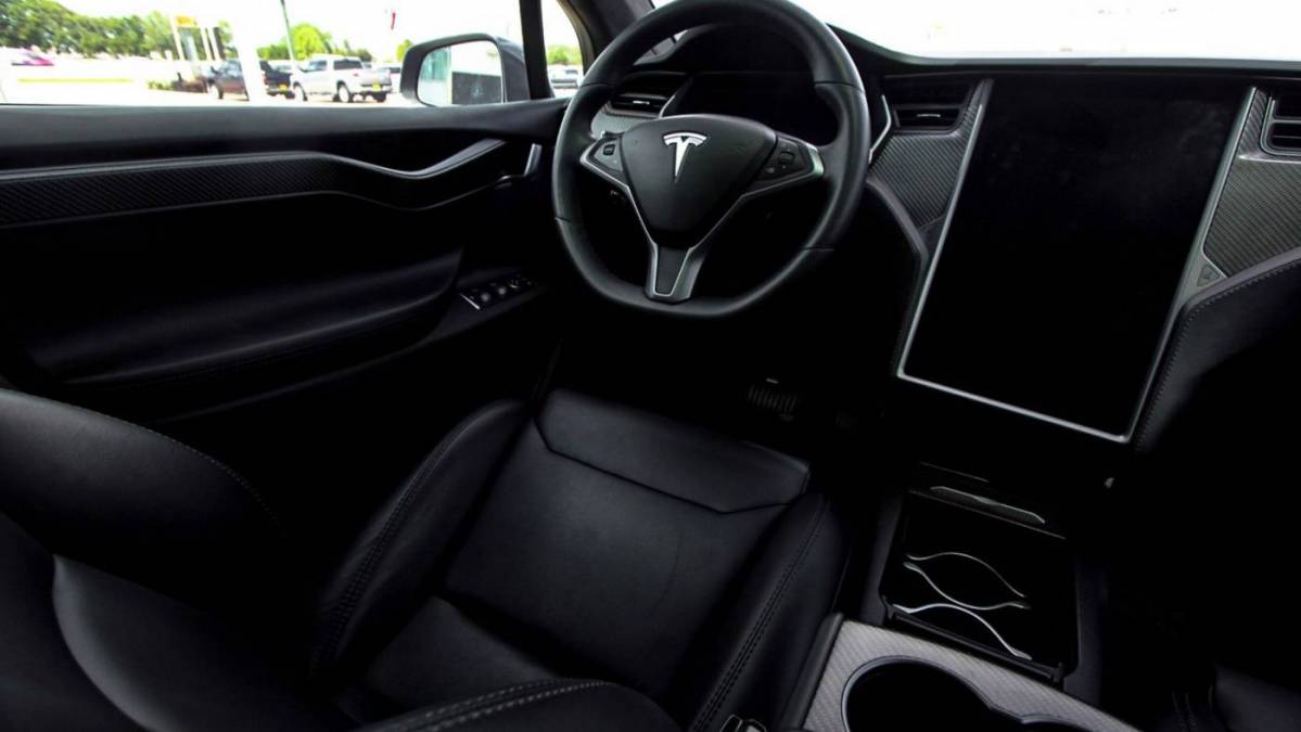 2018 Tesla Model X 5YJXCDE23JF132437
