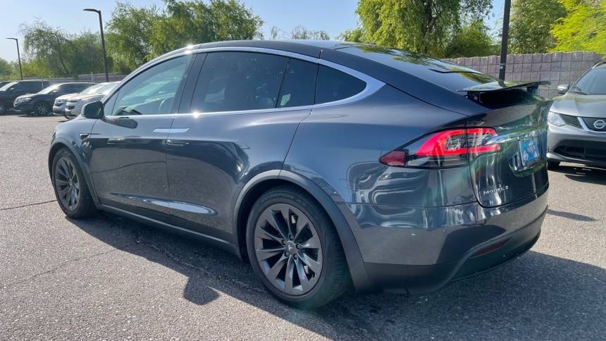 2018 Tesla Model X 5YJXCDE27JF120002
