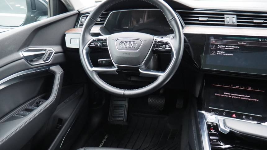 2019 Audi e-tron WA1LAAGE7KB023262