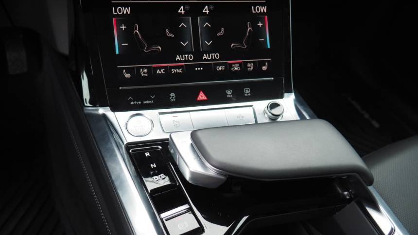 2019 Audi e-tron WA1LAAGE7KB023262