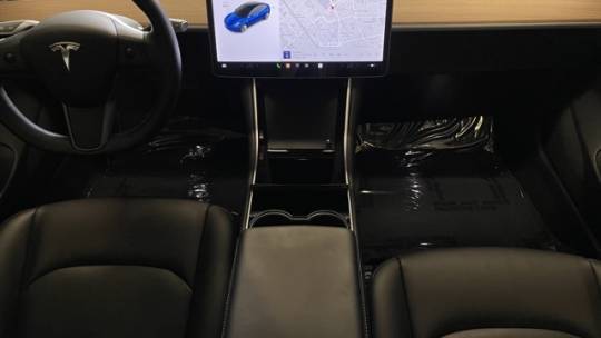 2018 Tesla Model 3 5YJ3E1EA8JF015581