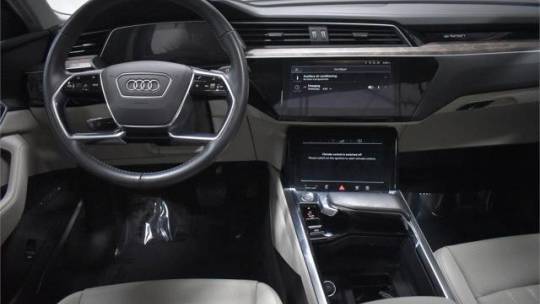 2019 Audi e-tron WA1LAAGE5KB011319