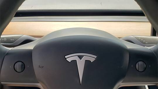 2020 Tesla Model Y 5YJYGDEE5LF020129