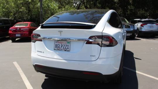 2018 Tesla Model X 5YJXCDE21JF110954